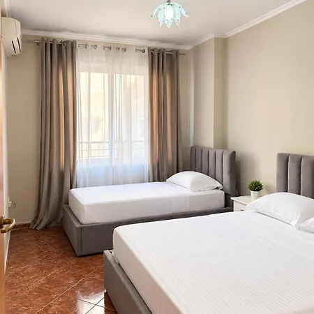 2br L Big Balcony L Free Parking Apartament
