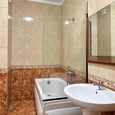 2br L Big Balcony L Free Parking Apartament